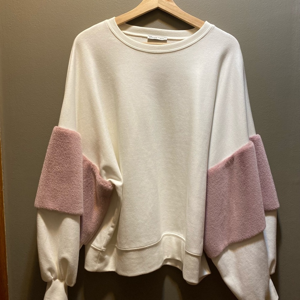 Zara Sweater - Picture 1 of 1